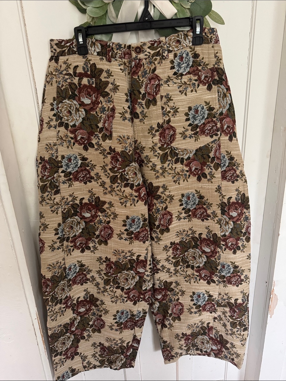 Davi & Dani Rose-Print Tapestry pant in Beige and Burgundy